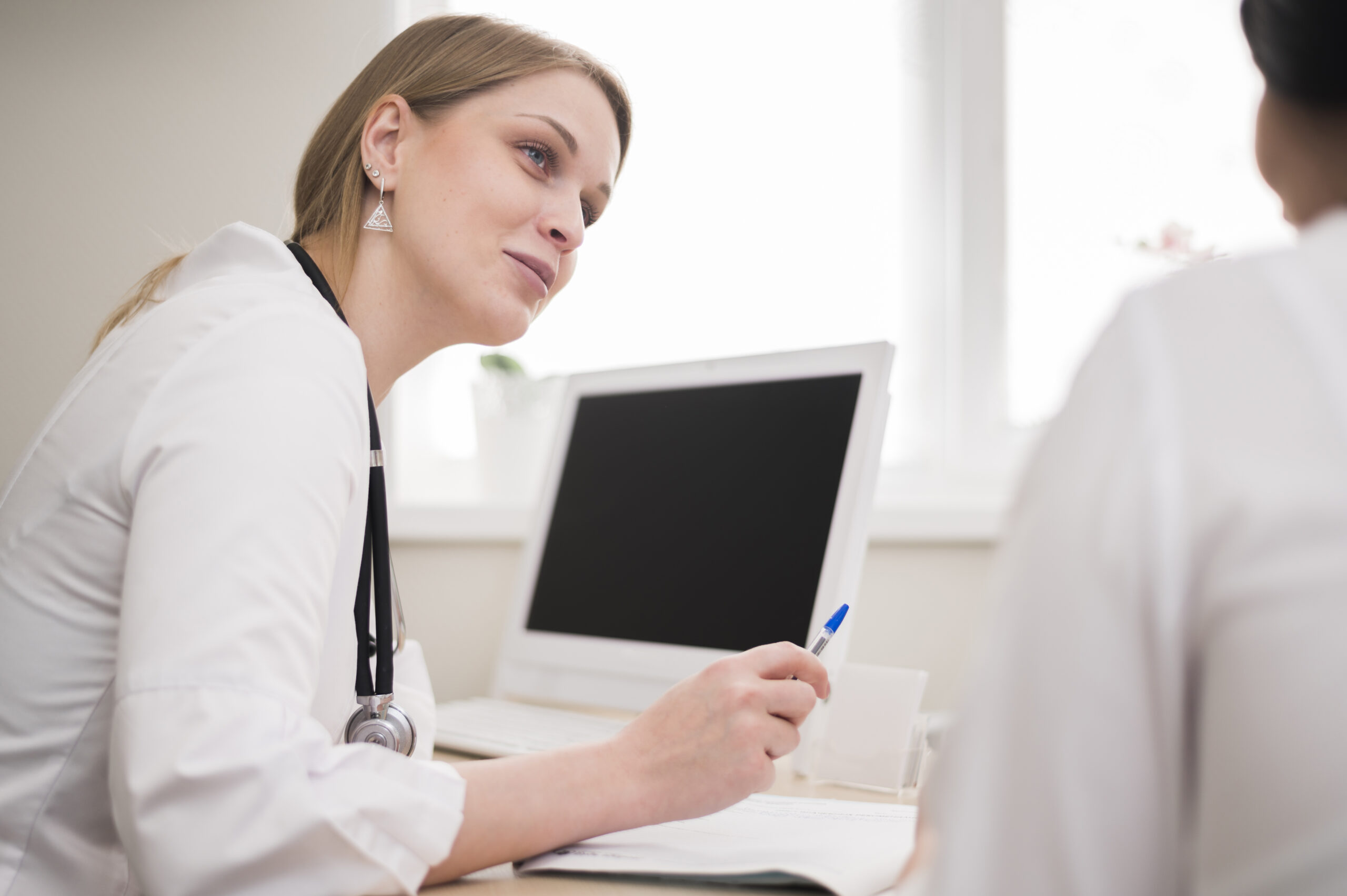 Clinician discussing semaglutide discontinuation timeline with a patient planning pregnancy